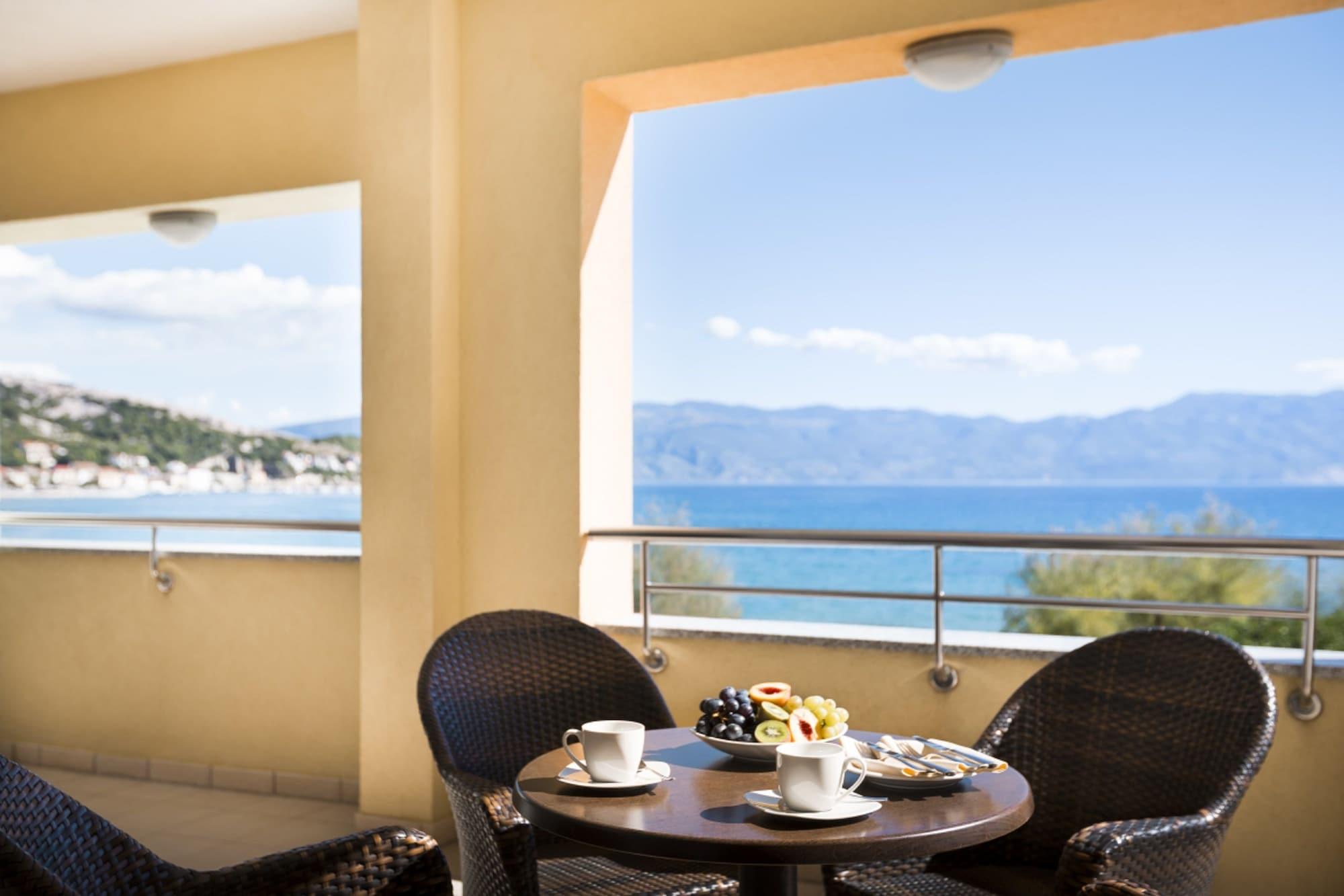 Valamar Atrium Baška Residence Bagian luar foto