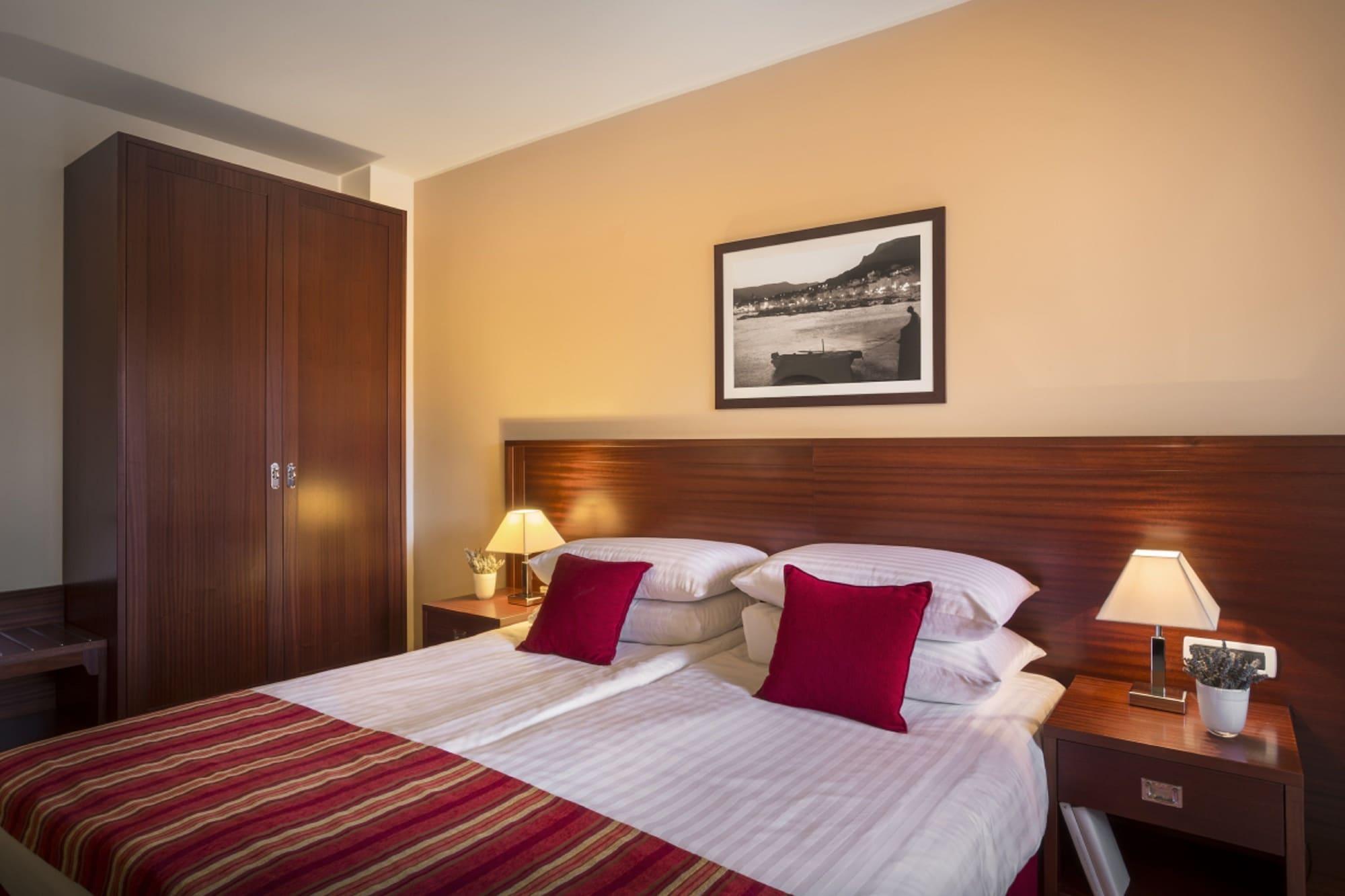Valamar Atrium Baška Residence Bagian luar foto