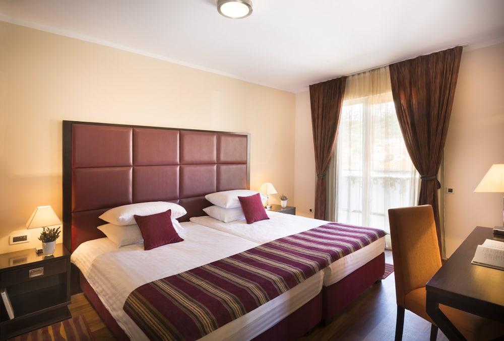 Valamar Atrium Baška Residence Bagian luar foto