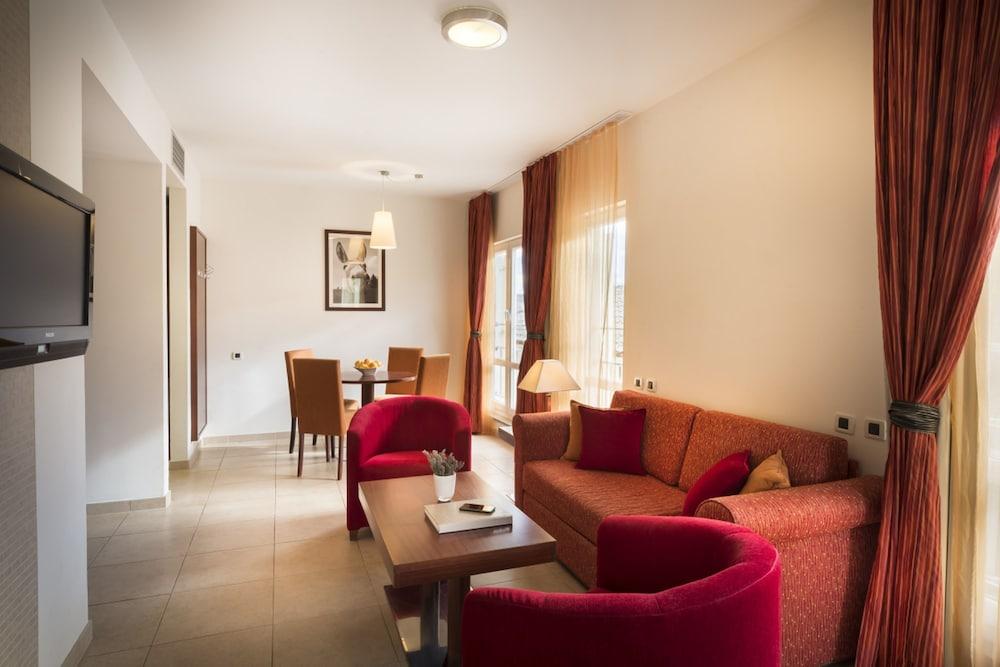 Valamar Atrium Baška Residence Bagian luar foto