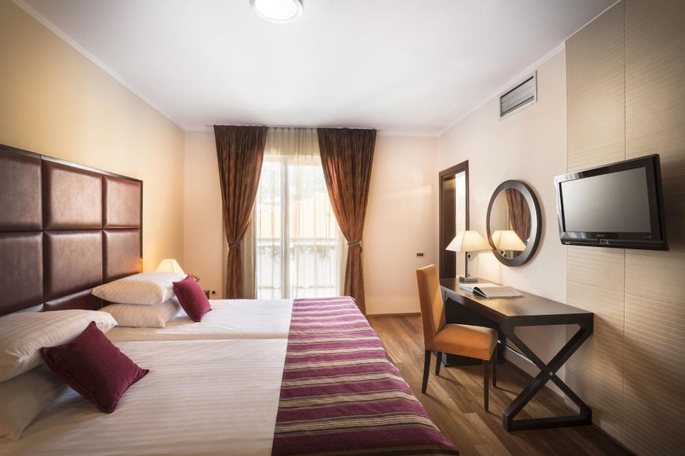 Valamar Atrium Baška Residence Bagian luar foto