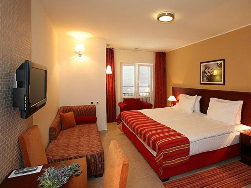 Valamar Atrium Baška Residence Bagian luar foto