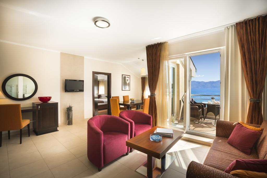 Valamar Atrium Baška Residence Bagian luar foto