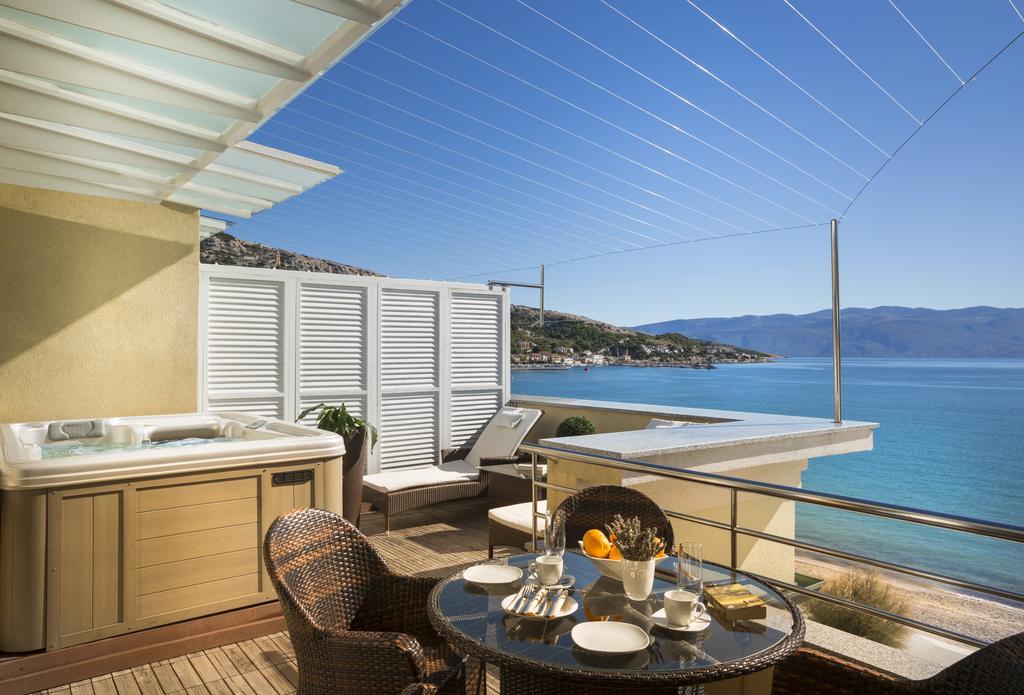 Valamar Atrium Baška Residence Bagian luar foto