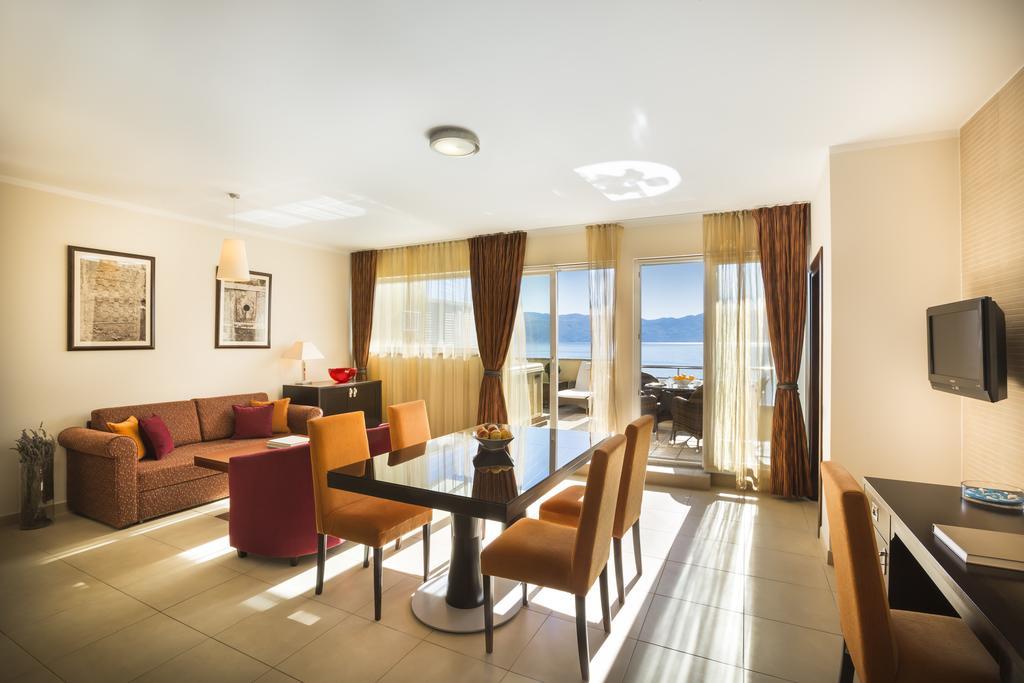 Valamar Atrium Baška Residence Bagian luar foto