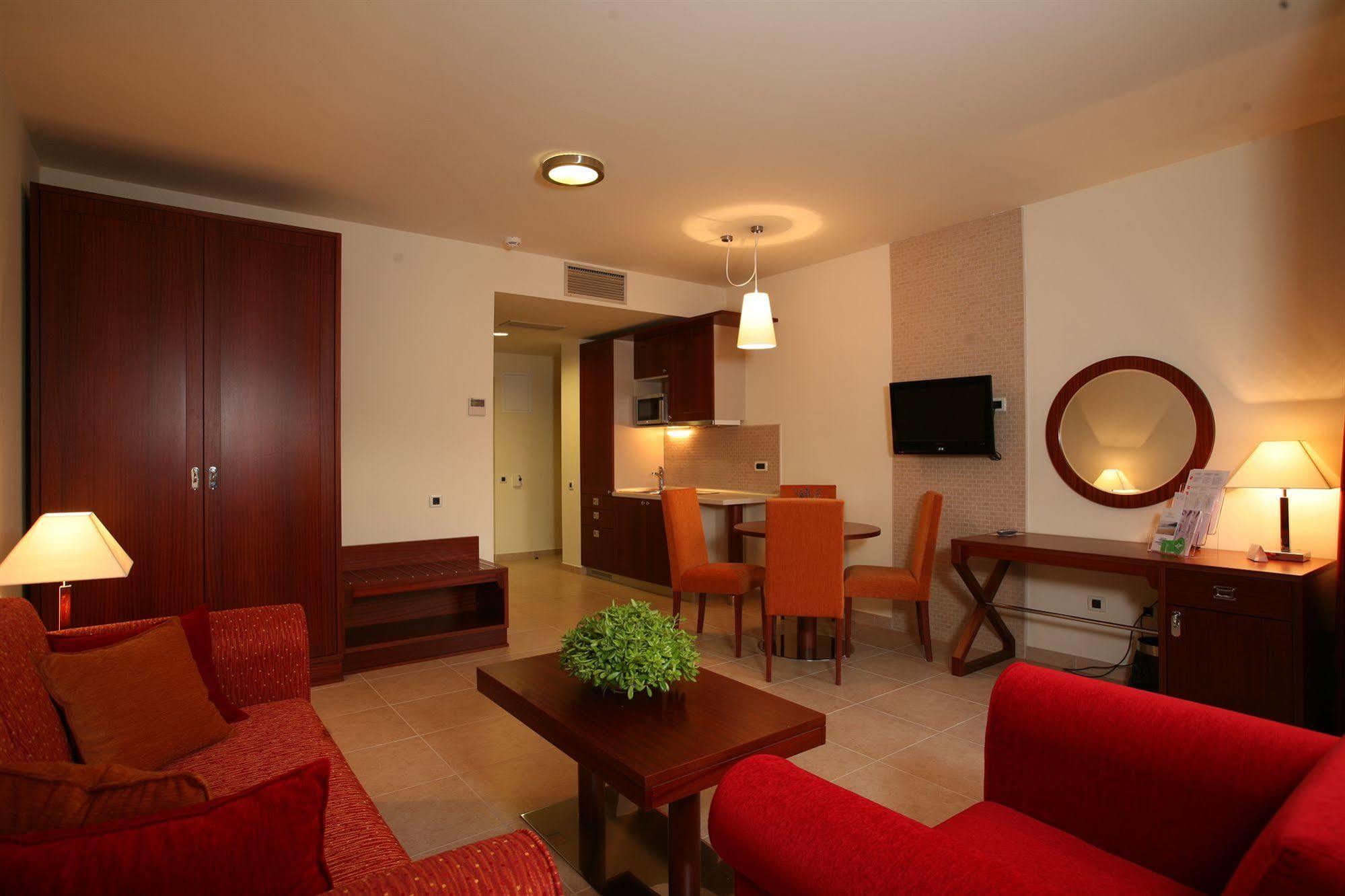 Valamar Atrium Baška Residence Bagian luar foto