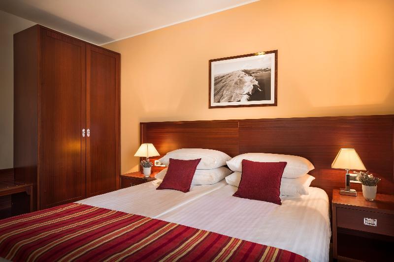 Valamar Atrium Baška Residence Bagian luar foto